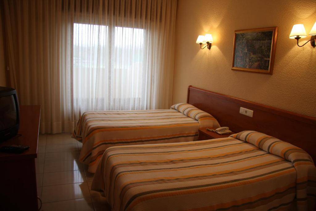 Hotel Alameda Alba De Tormes Ruang foto