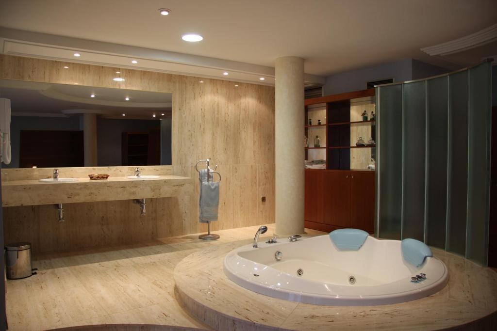 Hotel Alameda Alba De Tormes Ruang foto