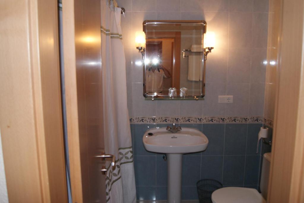 Hotel Alameda Alba De Tormes Ruang foto