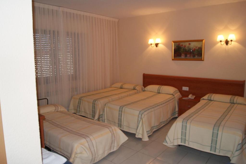 Hotel Alameda Alba De Tormes Ruang foto
