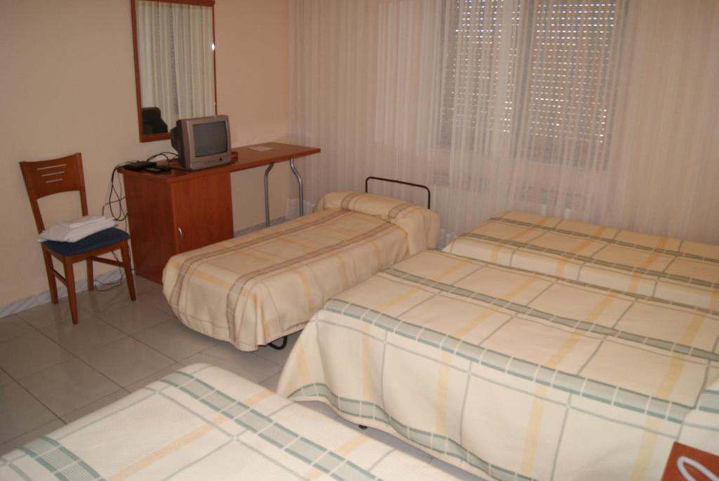 Hotel Alameda Alba De Tormes Ruang foto