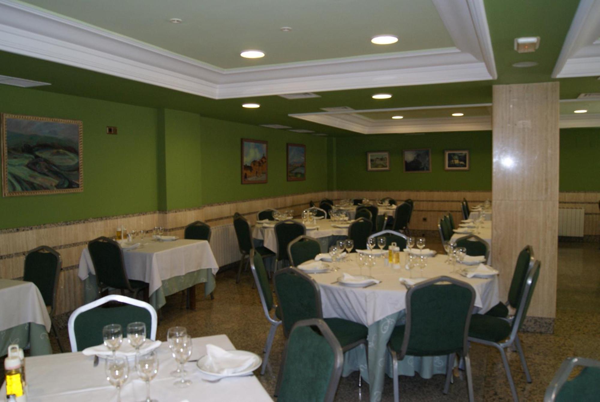 Hotel Alameda Alba De Tormes Bagian luar foto