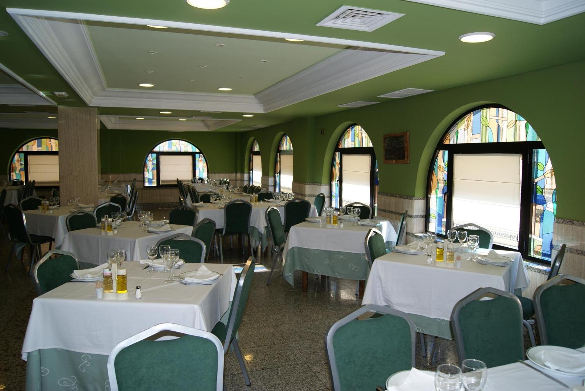 Hotel Alameda Alba De Tormes Bagian luar foto