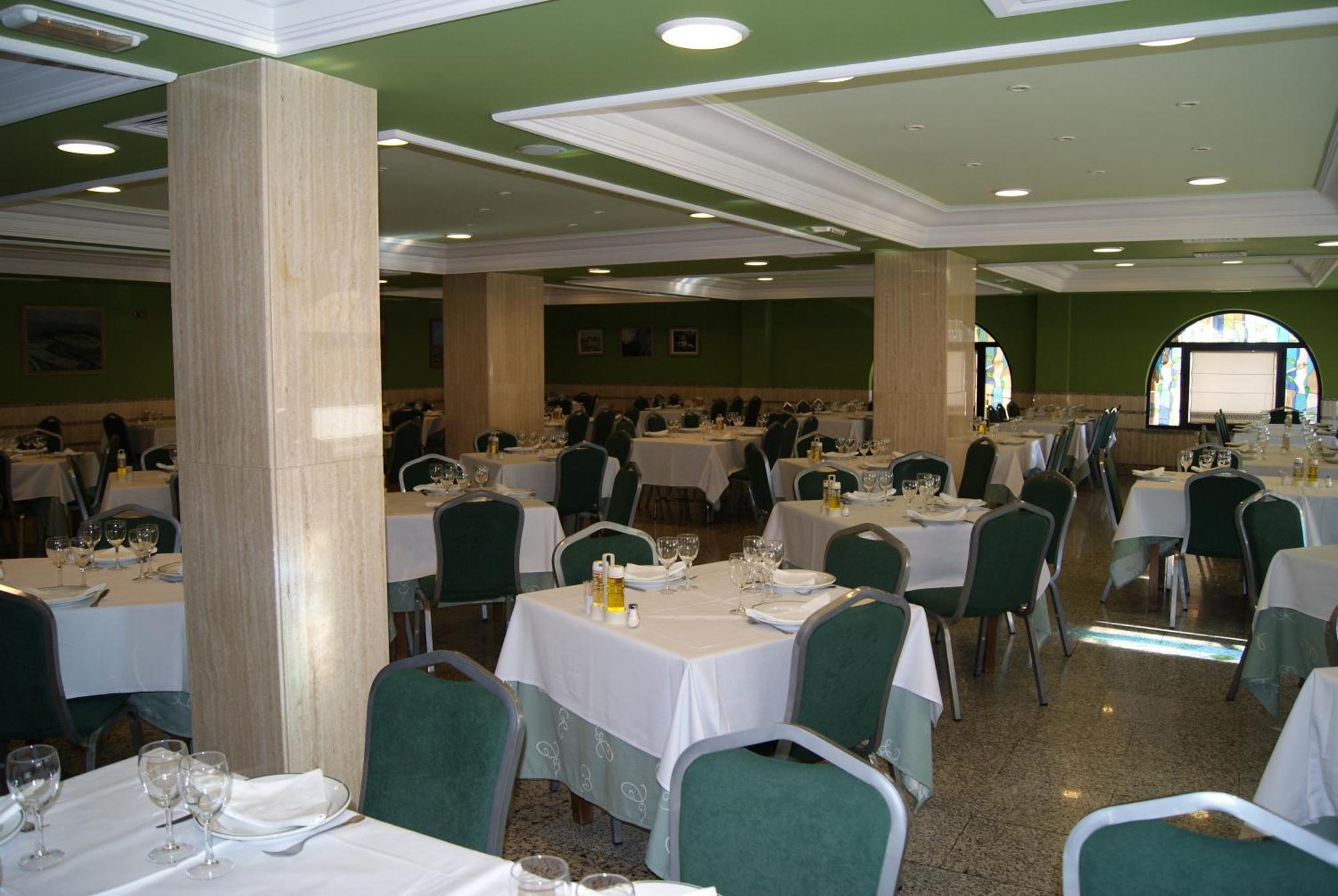 Hotel Alameda Alba De Tormes Bagian luar foto