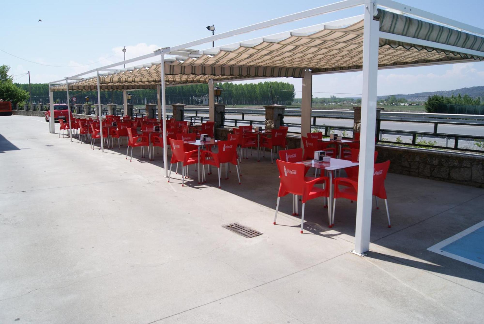 Hotel Alameda Alba De Tormes Bagian luar foto