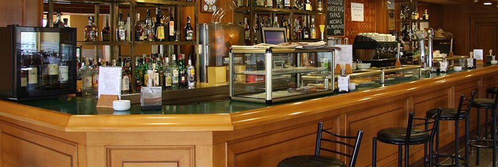 Hotel Alameda Alba De Tormes Bagian luar foto