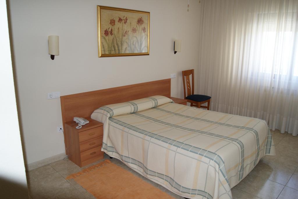 Hotel Alameda Alba De Tormes Bagian luar foto