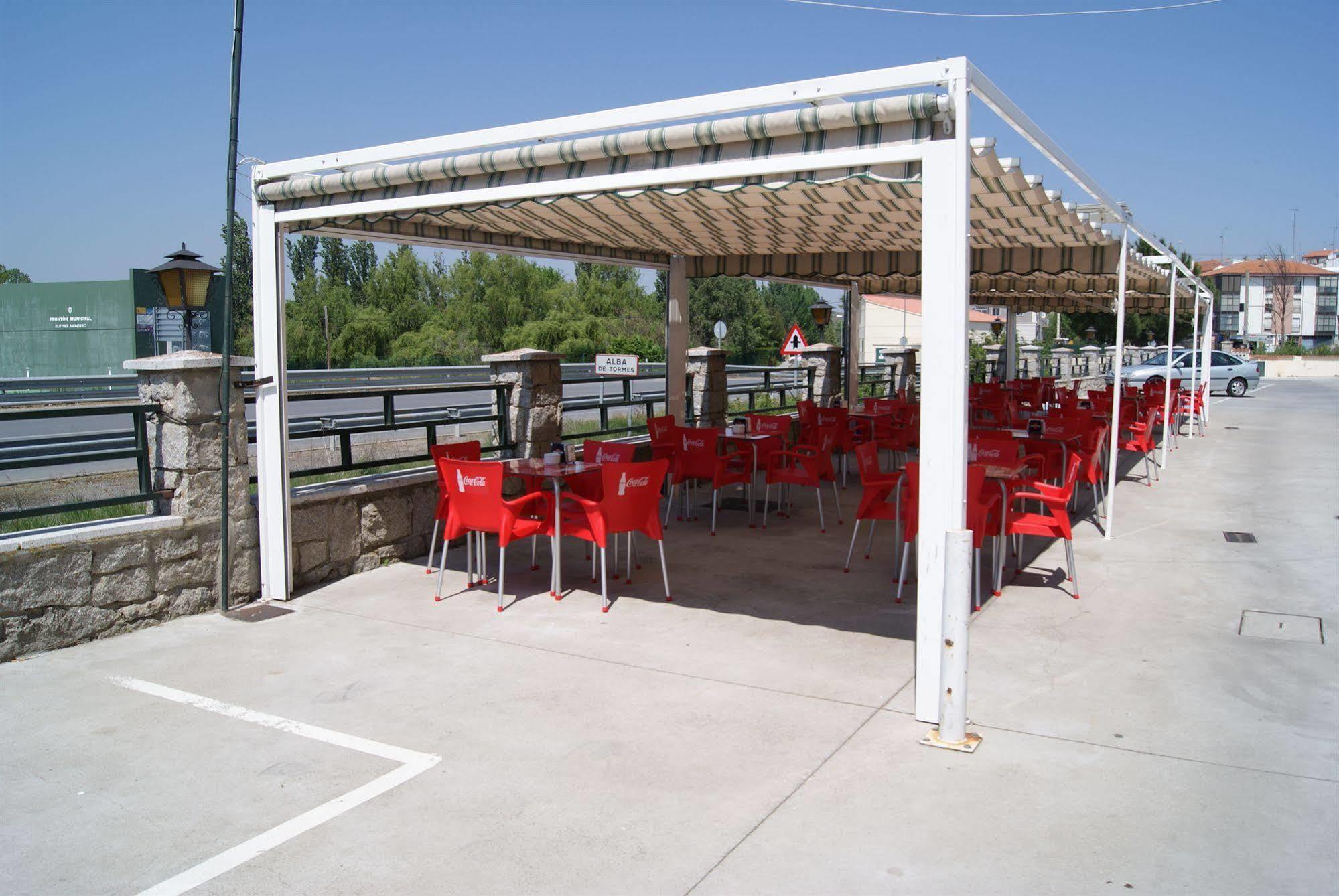 Hotel Alameda Alba De Tormes Bagian luar foto