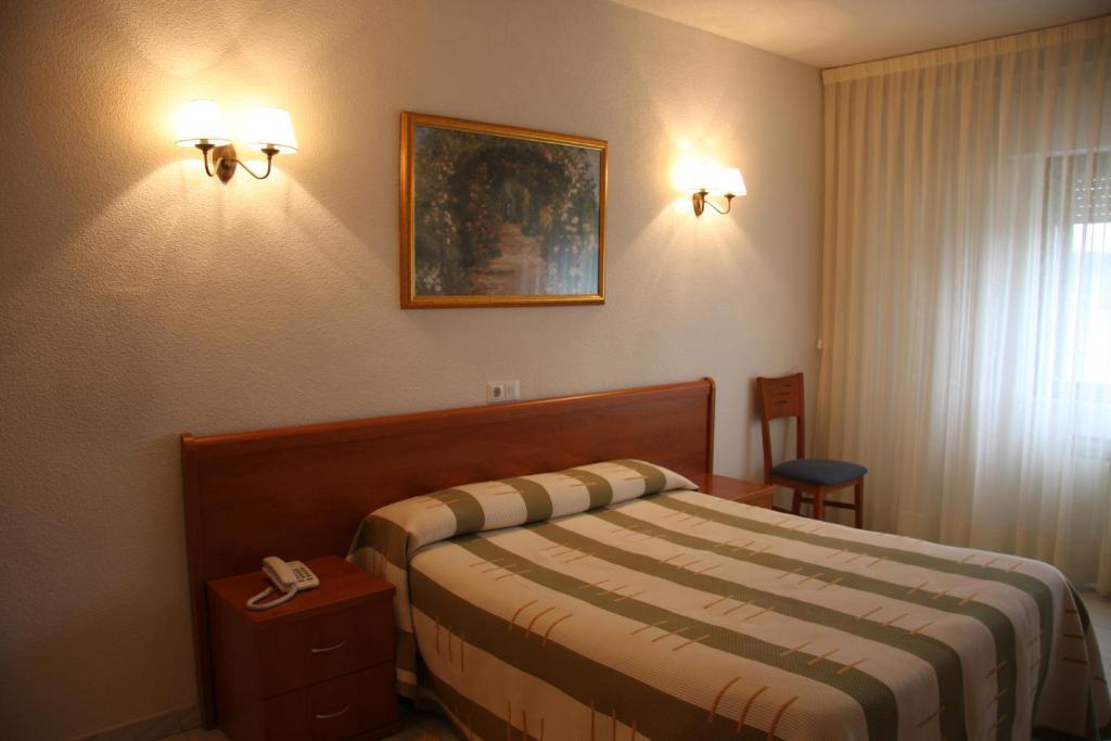 Hotel Alameda Alba De Tormes Bagian luar foto